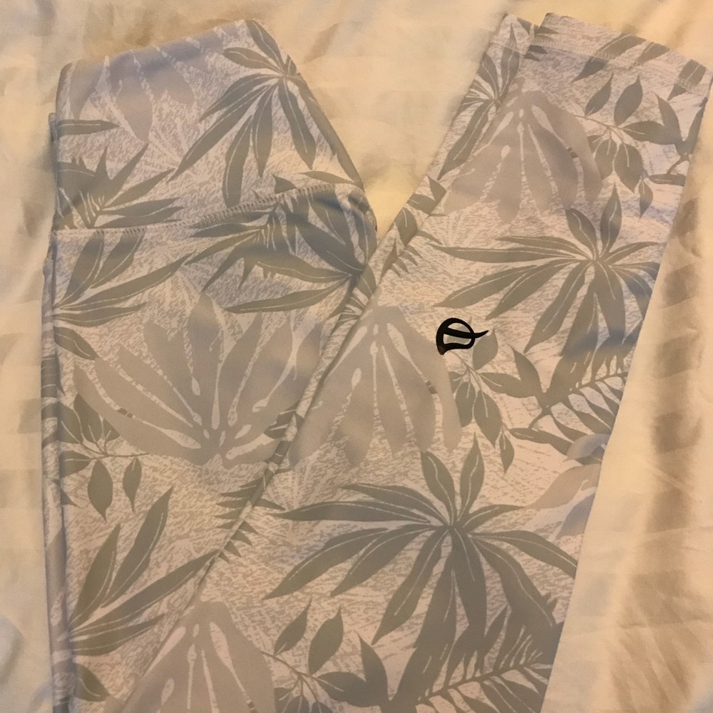 Ptula Desiree Swift leggings in “glistening white”